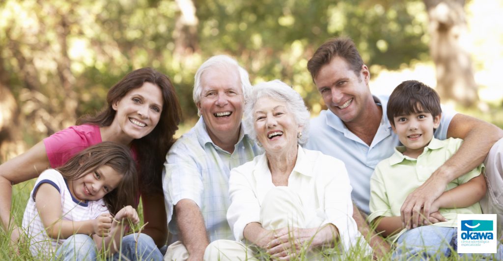 Família Feliz na Clínica Odontológica Okawa